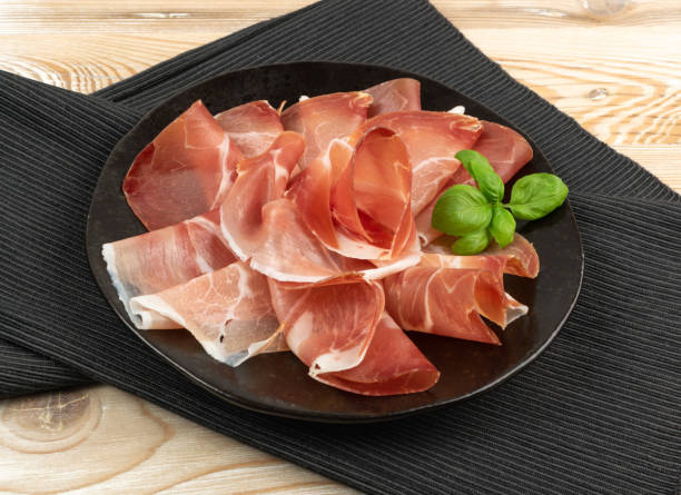 fette di prosciutto, jamon cut spagnolo, prosciutto di parma - dry cured ham foto e immagini stock