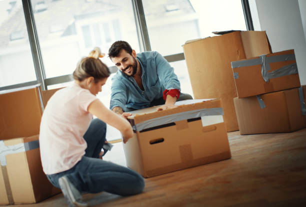 istock Young couple moving out. 1320684105