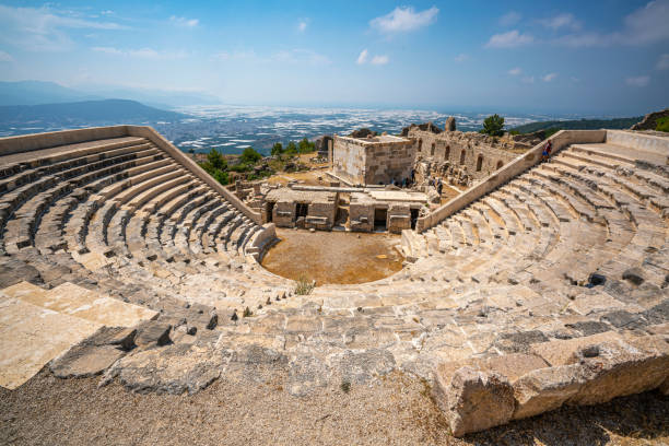 クムルカのロディアポリス。 - roman antalya turkey restoring ストックフォトと画像