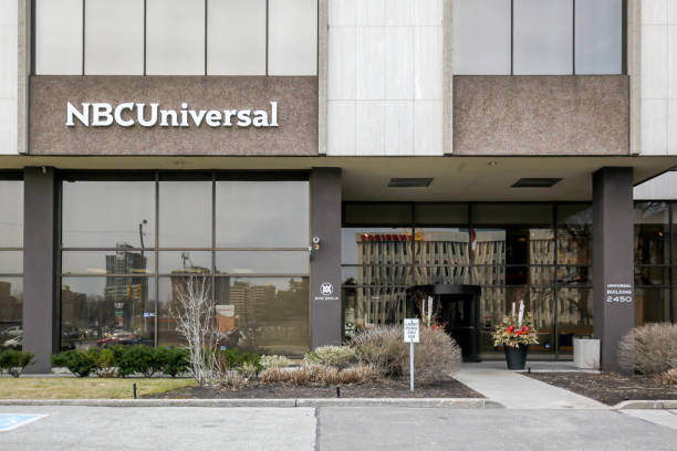 sign of nbcuniversal on the building in toronto. - nbc imagens e fotografias de stock