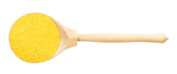vista dall'alto del cucchiaio di legno con polenta farina di mais fine - polenta cooking food spoon foto e immagini stock