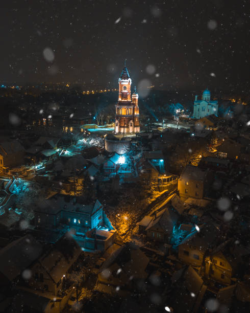 gardos turm in zemun, serbien während einer verschneiten nacht - belgrade serbia stock-fotos und bilder