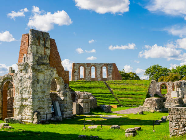 ancient ruins of the roman amphitheater of gubbio, umbria region, central italy - rome ancient rome skyline ancient imagens e fotografias de stock