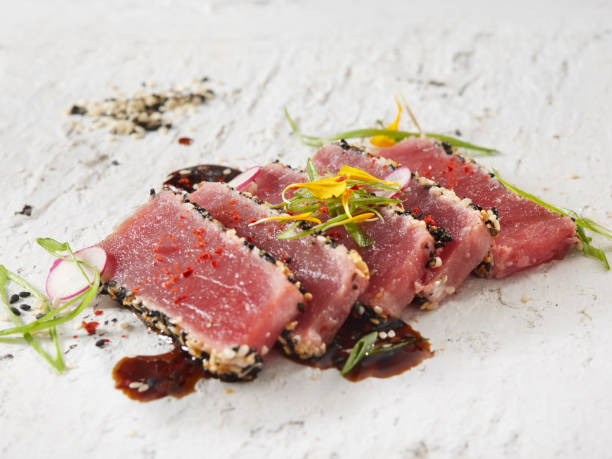 ahi tuna tataki with a soy vinegrette - tuna tuna steak raw freshness imagens e fotografias de stock