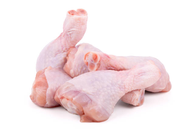 group of raw chicken drumsticks isolated on white background - chicken thighs imagens e fotografias de stock