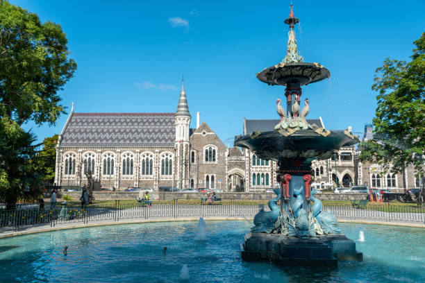 water fountain at the entrance of the botanic garden of christchurch, new zealand - christchurch imagens e fotografias de stock