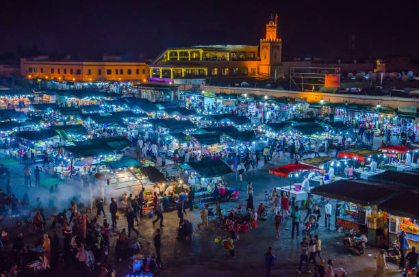 rynek jamaa el fna w marrakeszu w medynie, marrakeszu, maroku - jema el fna zdjęcia i obrazy z banku zdjęć