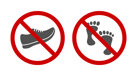 no shoes fotbidden warning sign isolated on white background