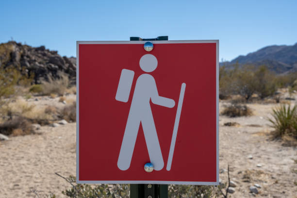 a sign to indicate a hiking tail
