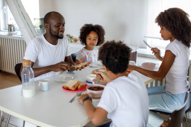 istock Morning Is Better With Family 1321004160