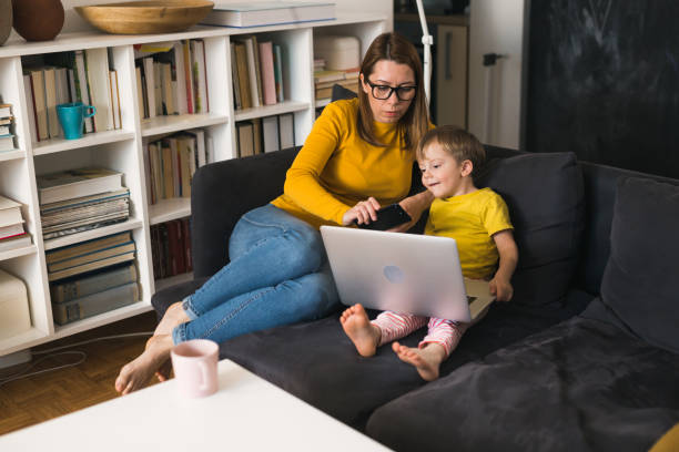 istock single mother family life 1321005108