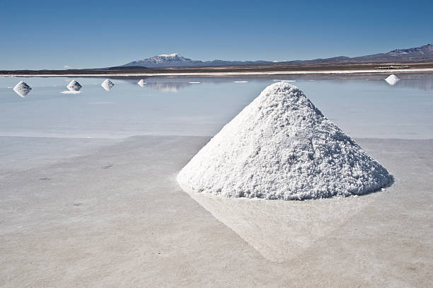 salt lake uyuni in bolivien - salar stock-fotos und bilder