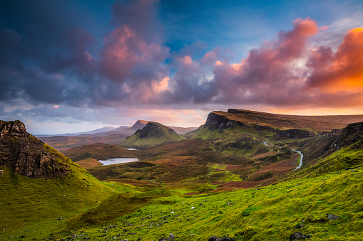 Atardecer en el Quiraing en la Isla de Skye en Escocia photo