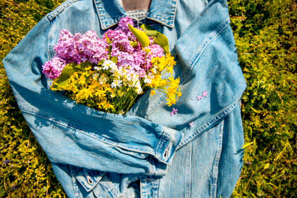 istock Wildflowers in embrace 1321146921