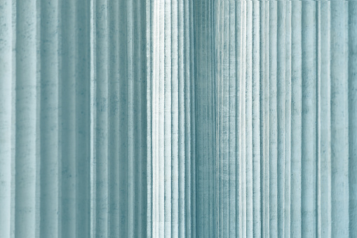 Altas columnas de mármol como fondo, diseño arquitectónico en estilo de clasicismo. Patrón arquitectónico photo