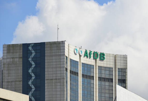 African Development Bank tower, Abidjan, Ivory Coast Abidjan, Ivory Coast / Côte d'Ivoire: top floors of the African Development Bank / African Development Fund headquarters on Avenue Lamblin, Plateau district - multilateral development finance institution headquartered in Abidjan, the AfDB is a financial provider to African governments and private companies investing in the member countries, comprises three entities: the African Development Bank, the African Development Fund and the Nigeria Trust Fund.(Banque Africaine de Developpement / Fonds Africain de Developpement) abidjan skyline stock pictures, royalty-free photos & images