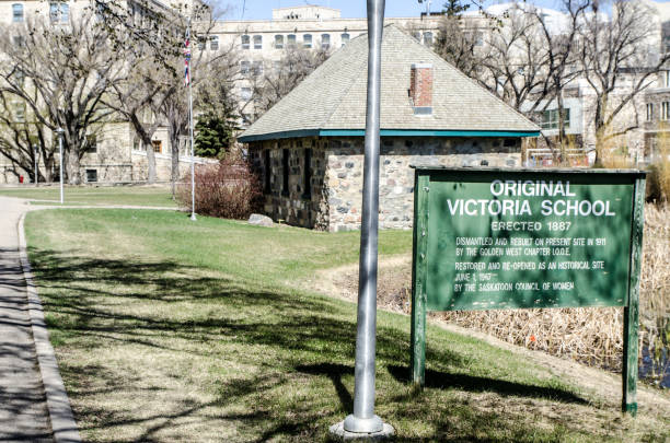 original victoria school on saskatoon university campus - saskatoon saskatchewan university canada imagens e fotografias de stock