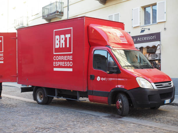 furgone corriere espresso brt dpg a venaria - venaria foto e immagini stock