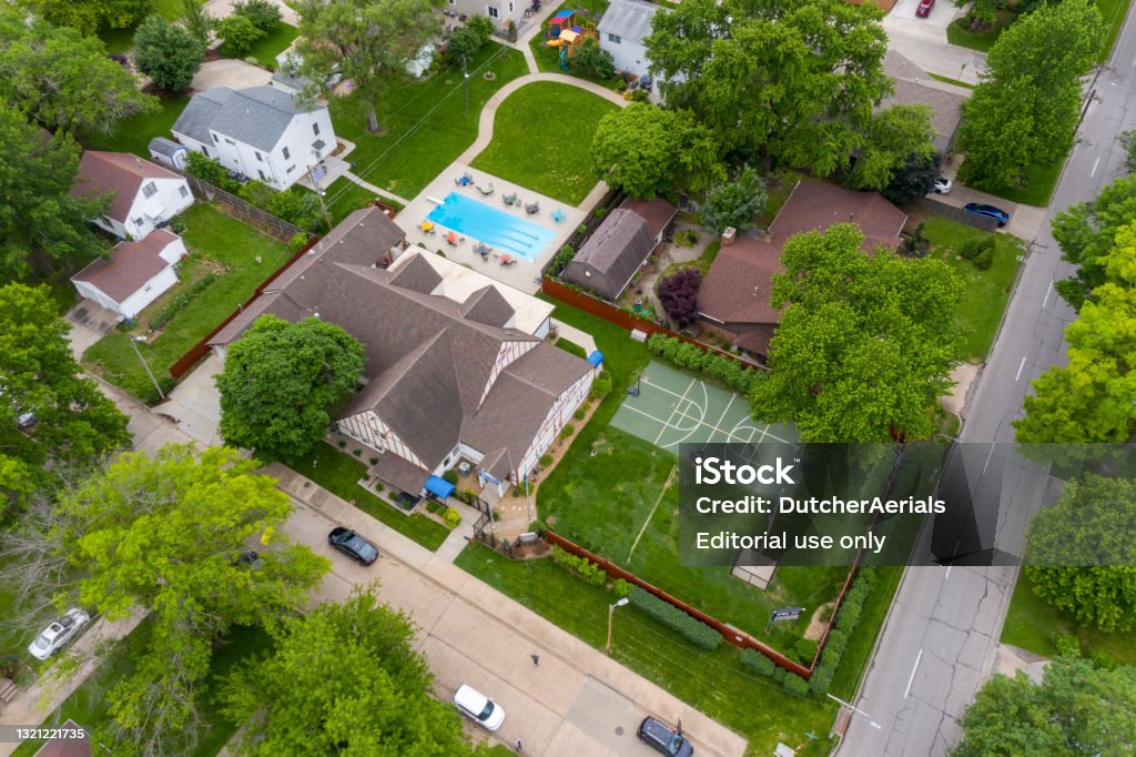 韋斯特伯勒浸信會教堂社區的鳥瞰圖 - 免版稅住宅區圖庫照片