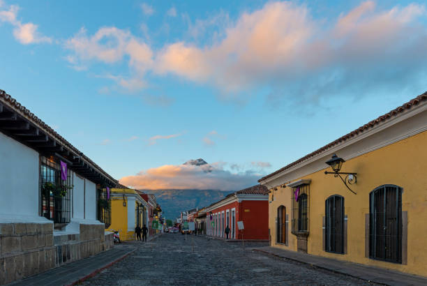 アンティグアシティサンライズ, グアテマラ - 西グアテマラ アンティグア ストックフォトと画像