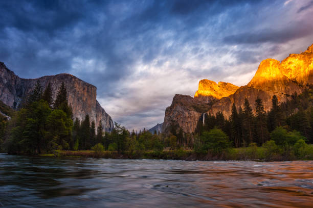 istock Valley View in Yosemite National Park 1321252815
