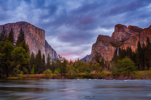 istock Valley View in Yosemite National Park 1321253104