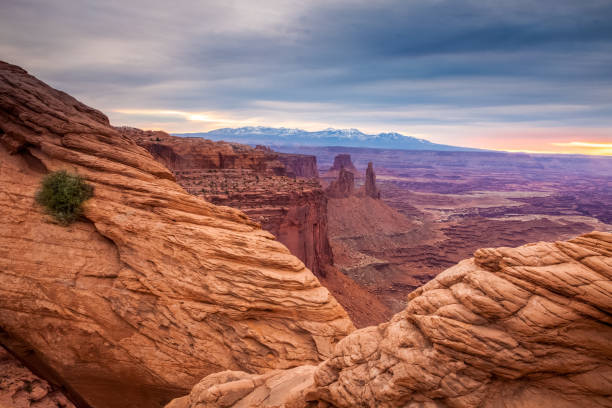 mesa bogen - canyonlands national park utah mesa arch natural arch stock-fotos und bilder