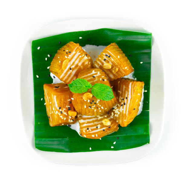 kürbis in sirup topping kokosmilch, erdnuss und sesam thai dessert - portion pumpkin vegetable black stock-fotos und bilder