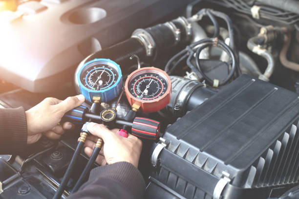 istock Car air conditioner check service, leak detection, fill refrigerant.Device and meter liquid cooling in the car by specialist technicians. 1321257196