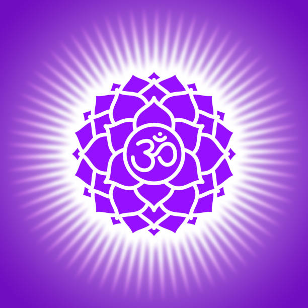 chakra sahasrara. lila leuchtende yoga-symbol. om zeichen. sacral-symbol - wirbelkanal stock-fotos und bilder