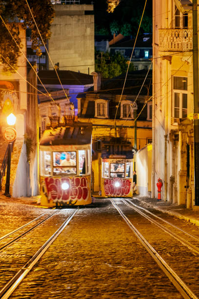 funicolare gloria a lisbona - lisbon portugal night people barrio alto foto e immagini stock