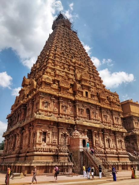 tempio brihadisvara sri-vimana o tempio brihadeeswara o grande tempio a thanjavur, tamil nadu, india, sito unesco - shiva india hinduism temple foto e immagini stock