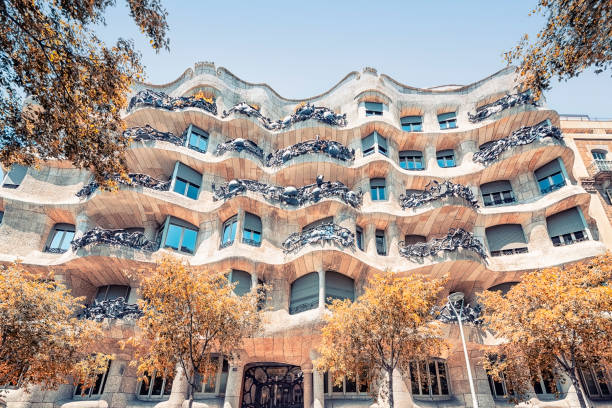 monumento famoso di barcellona - barcelona la pedrera spain catalonia foto e immagini stock