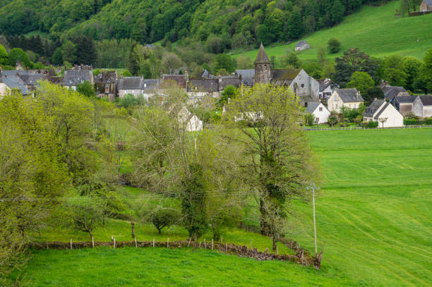 istock park natural auvergne 1321315641