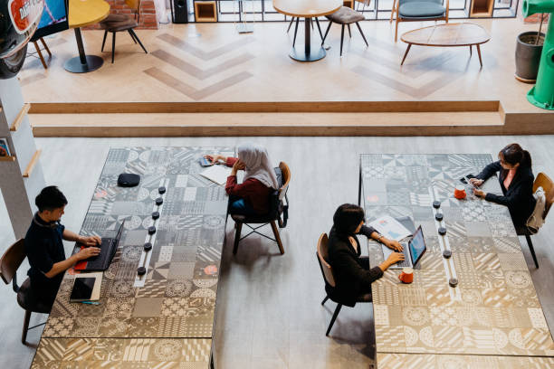 diverse asian people working in co-working space - hot desking imagens e fotografias de stock