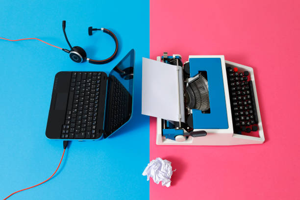 istock Digital und analog – Laptop and 80s Typewriter 1321329593