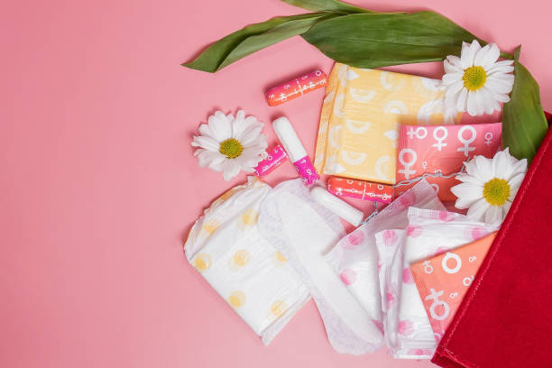 menstrual tampons and pads in cosmetic bag. menstruation cycle. hygiene and protection. - padding imagens e fotografias de stock