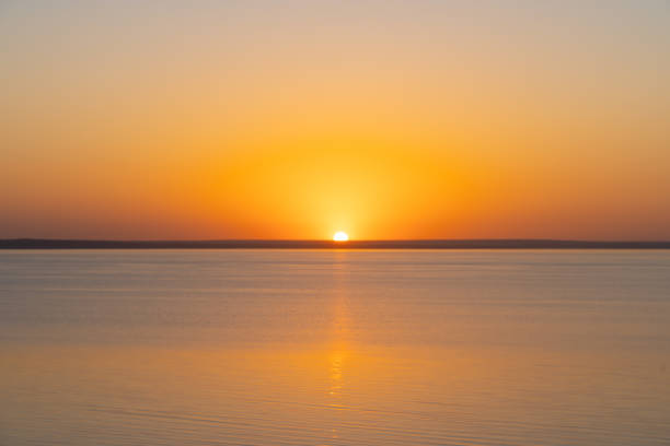 istock Horizontal line of calm sea at sunset 1321367166