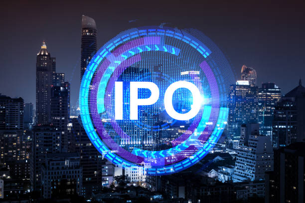 Initial public offering hologram, night panoramic city view of Bangkok. The financial center for multinational corporations in Asia. The concept of boosting the growth by IPO process. Double exposure. holograma de oferta pública inicial, vista panorámica nocturna de la ciudad de bangkok. el centro financiero para las corporaciones multinacionales en asia. el concepto de impulsar el crecimiento por proceso de salida a bolsa. doble exposición.