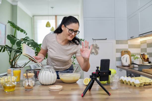 istock Woman recording recipe for making apple pie 1321458948