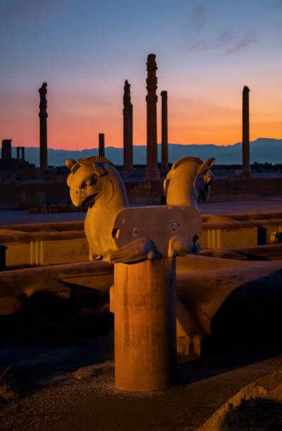 돌 그리핀 프로토메 컬럼 캐피탈, (아케메니드 그리핀), 페르세폴리스, 이란. - 페르세폴리스 뉴스 사진 이미지