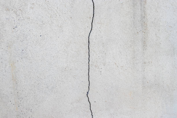 cracked wall - crevice imagens e fotografias de stock