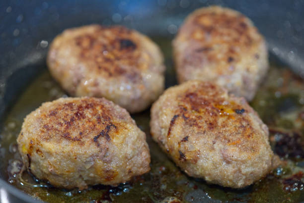 istock Raw cutlets made of ground beef meat. coocking process 1321511046