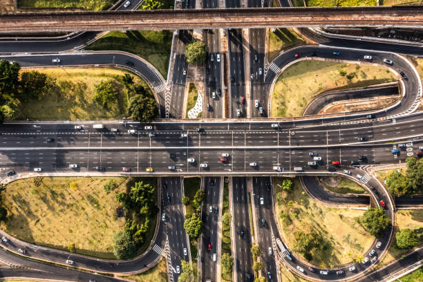 istock Directly above view of multiple lane highway - Radial Leste 1321512892