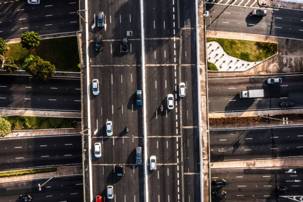 istock Directly above view of multiple lane highway - Radial Leste 1321512897
