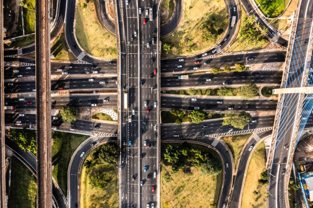 istock Directly above view of multiple lane highway - Radial Leste 1321512908