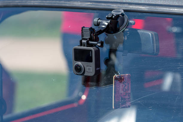 https://media.istockphoto.com/id/1321546034/photo/action-camera-gopro-max-for-video-recording-mouonted-on-the-car-front-window.jpg?s=612x612&w=0&k=20&c=cnSZmw6YW8y6qqe4SbtL_kUOTK_a2qDkIBIkjhTZ5Zs=