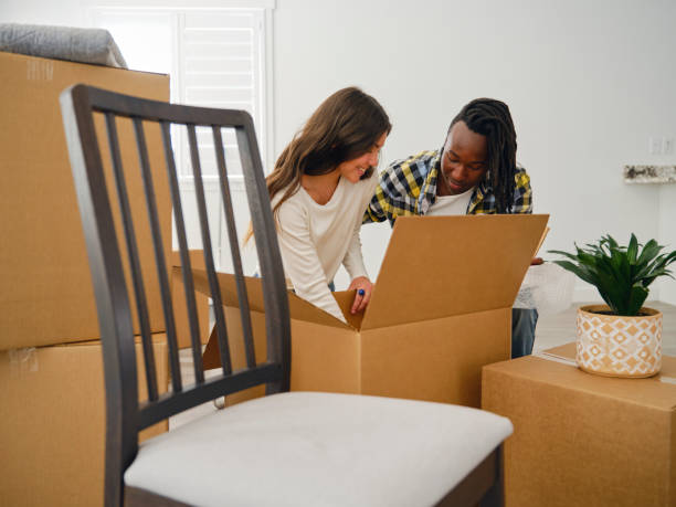 istock Young Couple Moving In 1321553287