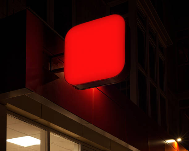 магазин-знак световой ящик в ночное время - shopsign стоковые фото и изображения