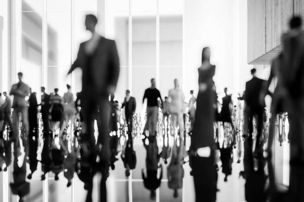 オフィスロビーのビジネスの人々の抽象的な群衆 - 背景に人 ストックフォトと画像